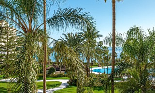 First-class beachfront apartment for sale in the five-star Las Dunas Park, Marbella - Estepona 800880 