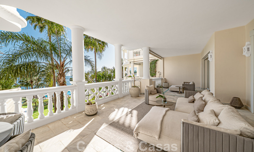 First-class beachfront apartment for sale in the five-star Las Dunas Park, Marbella - Estepona 800881