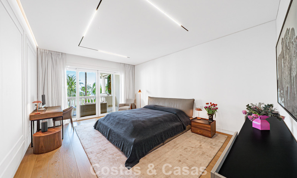 First-class beachfront apartment for sale in the five-star Las Dunas Park, Marbella - Estepona 800882