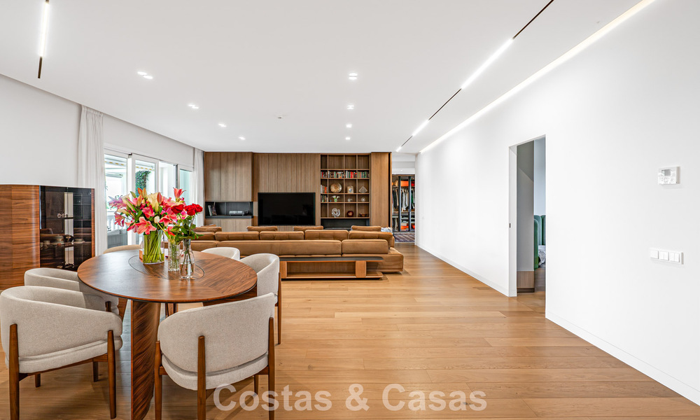 First-class beachfront apartment for sale in the five-star Las Dunas Park, Marbella - Estepona 800885