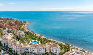 First-class beachfront apartment for sale in the five-star Las Dunas Park, Marbella - Estepona 800887 