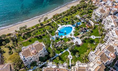 First-class beachfront apartment for sale in the five-star Las Dunas Park, Marbella - Estepona 800889