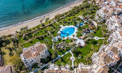 First-class beachfront apartment for sale in the five-star Las Dunas Park, Marbella - Estepona 800889
