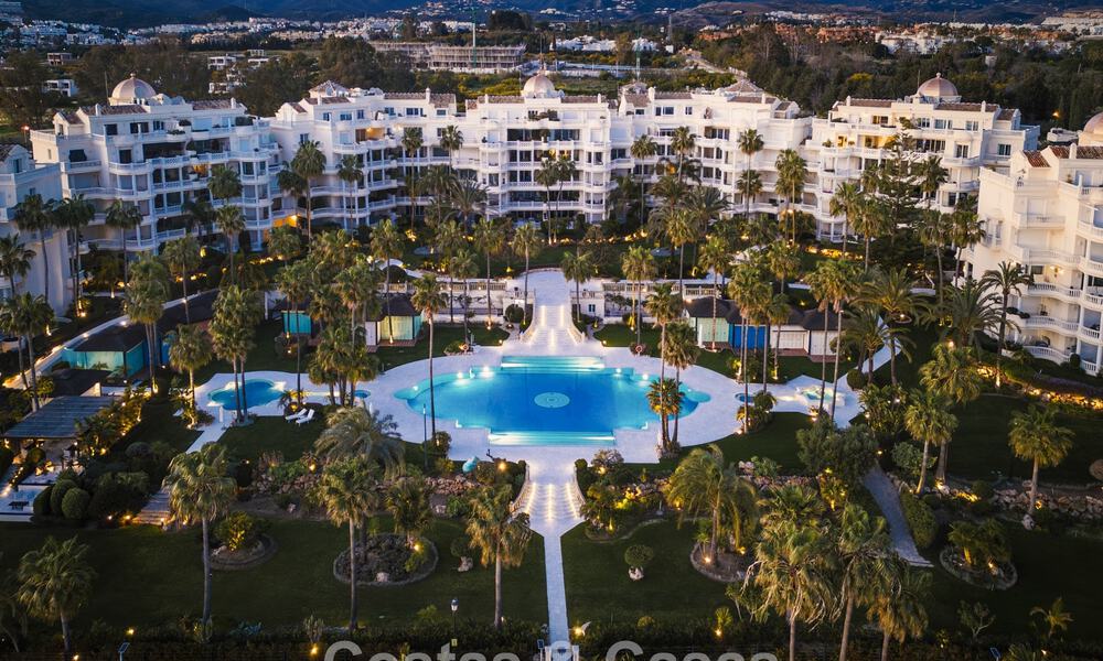 First-class beachfront apartment for sale in the five-star Las Dunas Park, Marbella - Estepona 800890