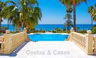 First-class beachfront apartment for sale in the five-star Las Dunas Park, Marbella - Estepona 801020 