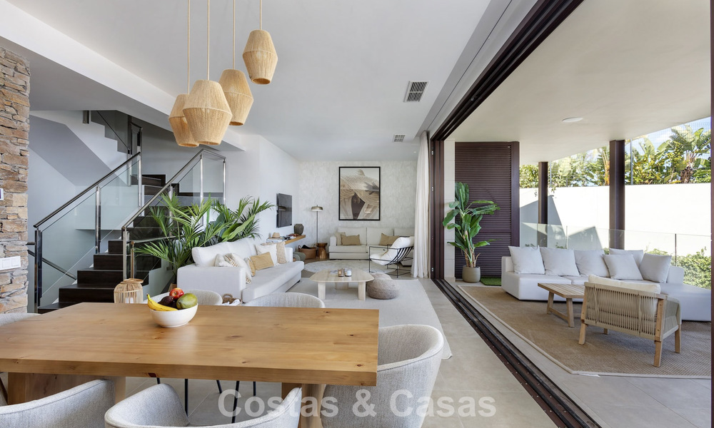 Contemporary luxury villa with panoramic views for sale in the hills of Marbella - Benahavís 800802