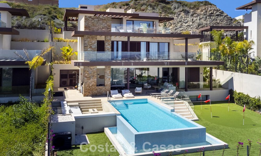 Contemporary luxury villa with panoramic views for sale in the hills of Marbella - Benahavís 800808
