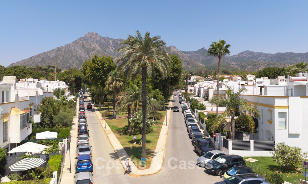 Stunning renovated 4-bedroom townhouse for sale with sea views, frontline beach location on Marbella’s Golden Mile 800830