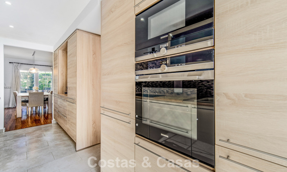 Stunning renovated 4-bedroom townhouse for sale with sea views, frontline beach location on Marbella’s Golden Mile 800831