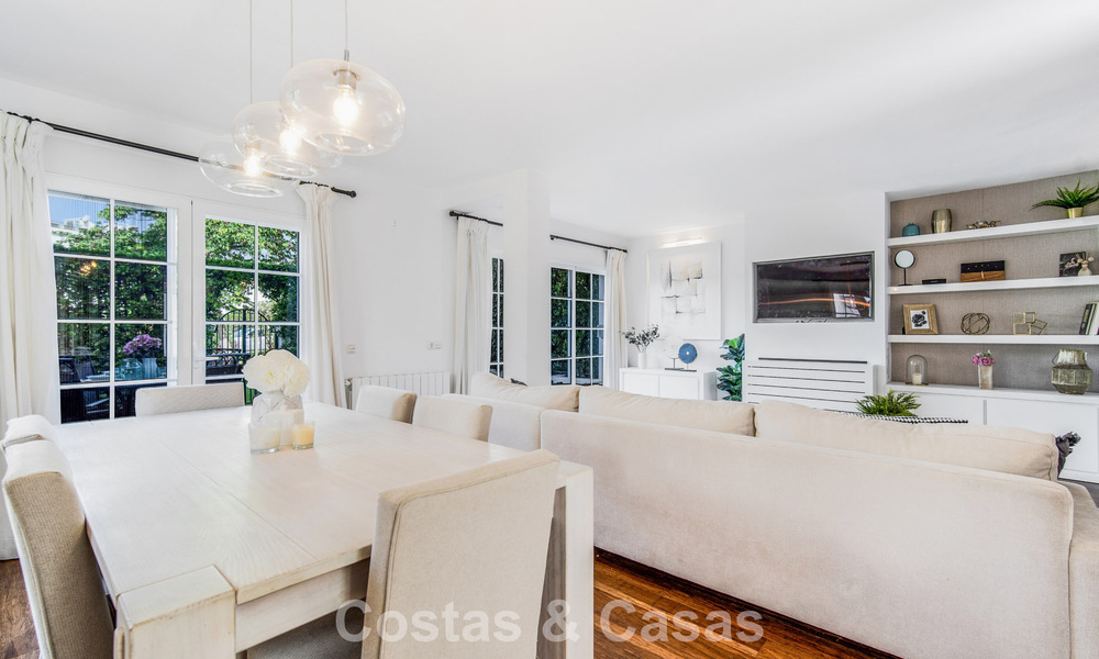 Stunning renovated 4-bedroom townhouse for sale with sea views, frontline beach location on Marbella’s Golden Mile 800832