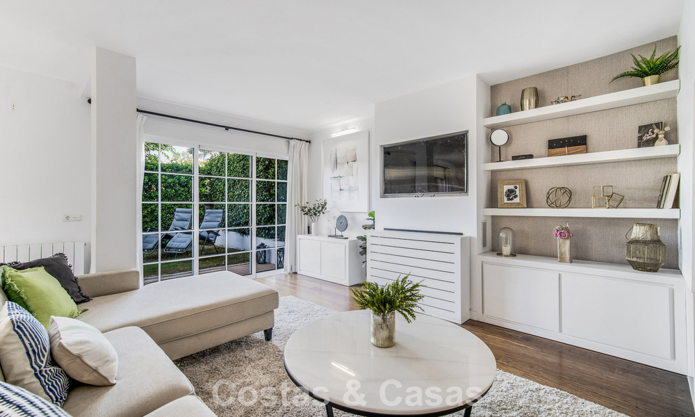 Stunning renovated 4-bedroom townhouse for sale with sea views, frontline beach location on Marbella’s Golden Mile 800833