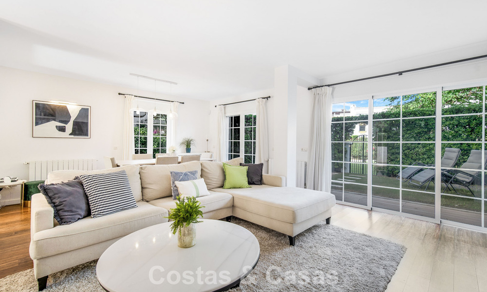 Stunning renovated 4-bedroom townhouse for sale with sea views, frontline beach location on Marbella’s Golden Mile 800834