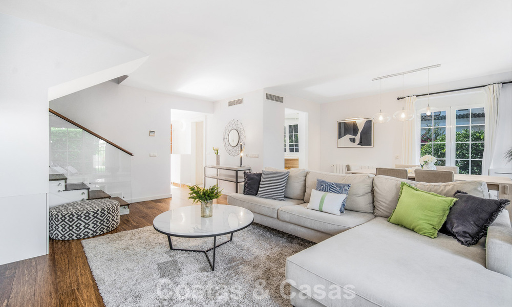Stunning renovated 4-bedroom townhouse for sale with sea views, frontline beach location on Marbella’s Golden Mile 800835