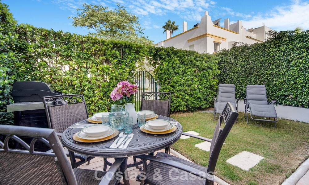 Stunning renovated 4-bedroom townhouse for sale with sea views, frontline beach location on Marbella’s Golden Mile 800838