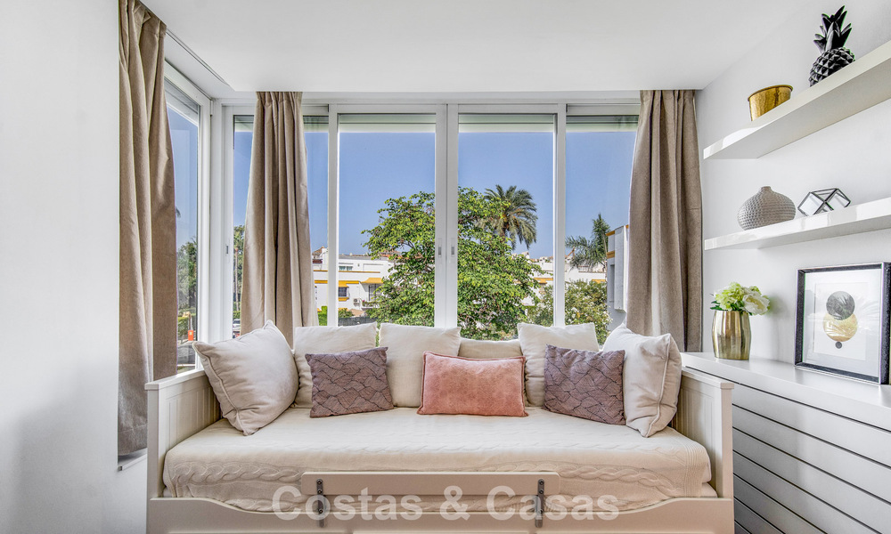 Stunning renovated 4-bedroom townhouse for sale with sea views, frontline beach location on Marbella’s Golden Mile 800843