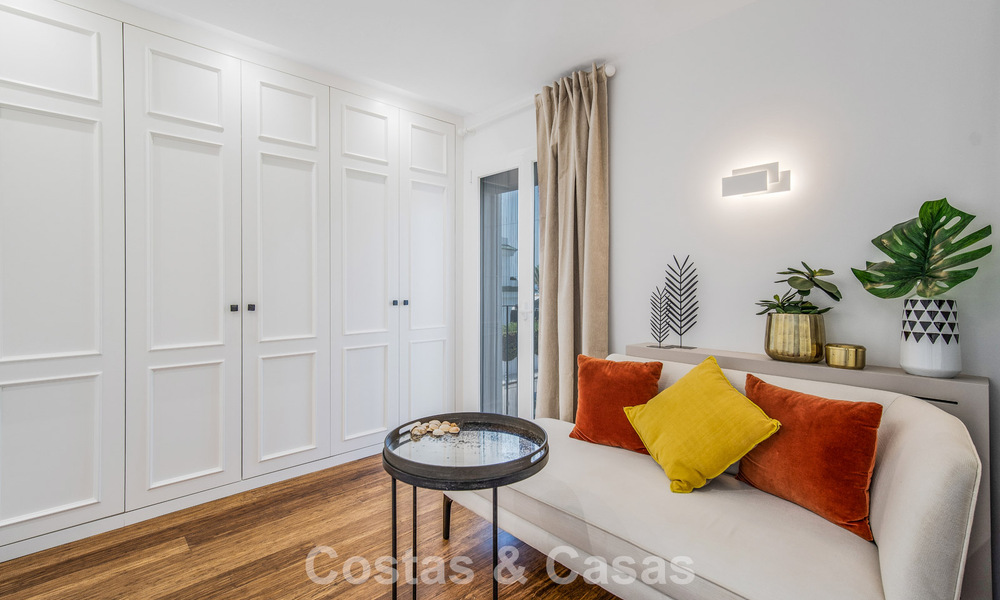 Stunning renovated 4-bedroom townhouse for sale with sea views, frontline beach location on Marbella’s Golden Mile 800844