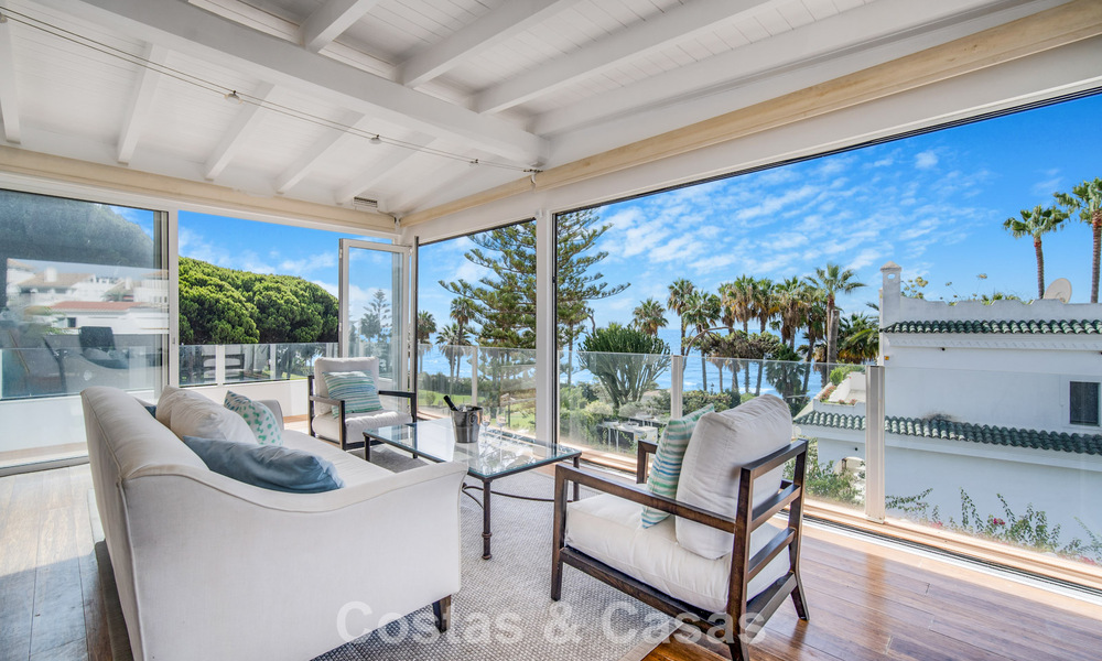 Stunning renovated 4-bedroom townhouse for sale with sea views, frontline beach location on Marbella’s Golden Mile 800849
