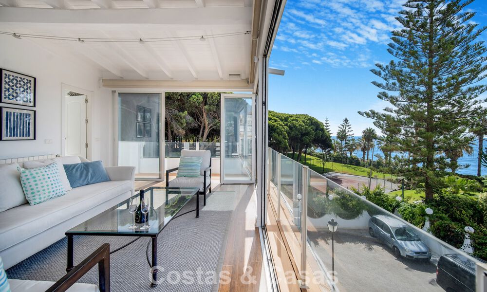 Stunning renovated 4-bedroom townhouse for sale with sea views, frontline beach location on Marbella’s Golden Mile 800852
