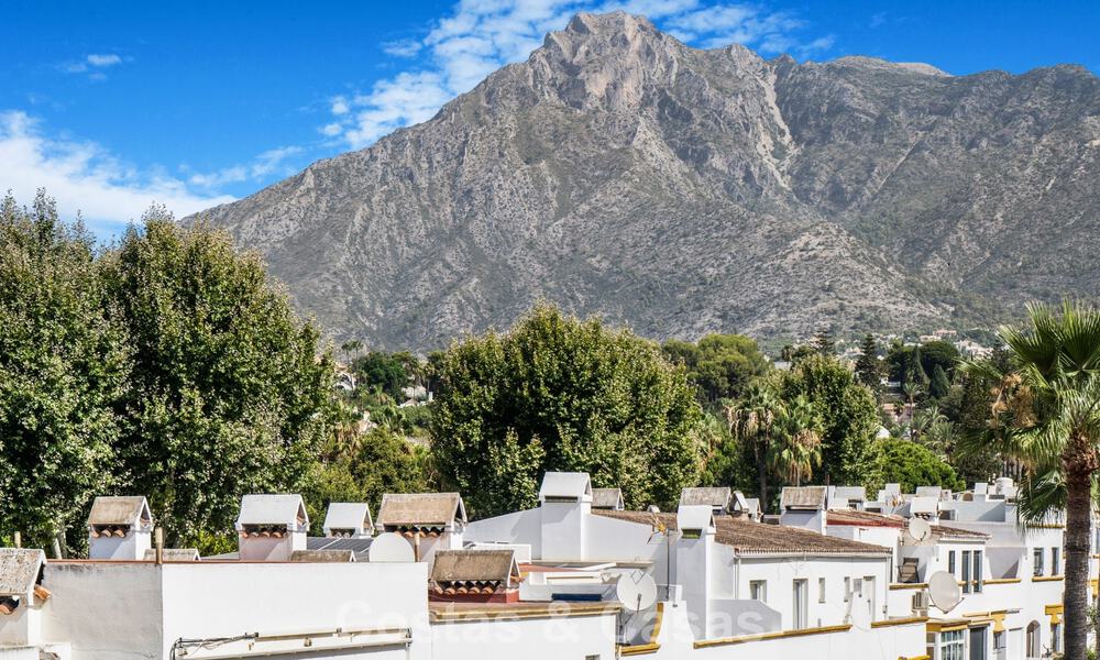 Stunning renovated 4-bedroom townhouse for sale with sea views, frontline beach location on Marbella’s Golden Mile 800858