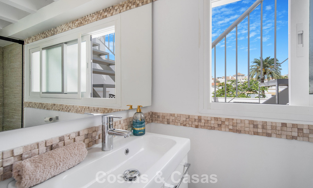 Stunning renovated 4-bedroom townhouse for sale with sea views, frontline beach location on Marbella’s Golden Mile 800862
