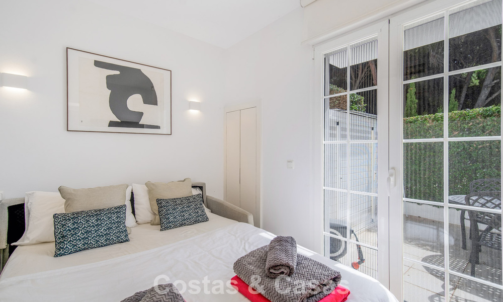 Stunning renovated 4-bedroom townhouse for sale with sea views, frontline beach location on Marbella’s Golden Mile 800864