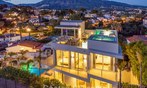 Contemporary luxury villa for sale with panoramic mountain and sea views in Nueva Andalucía, Marbella 800899