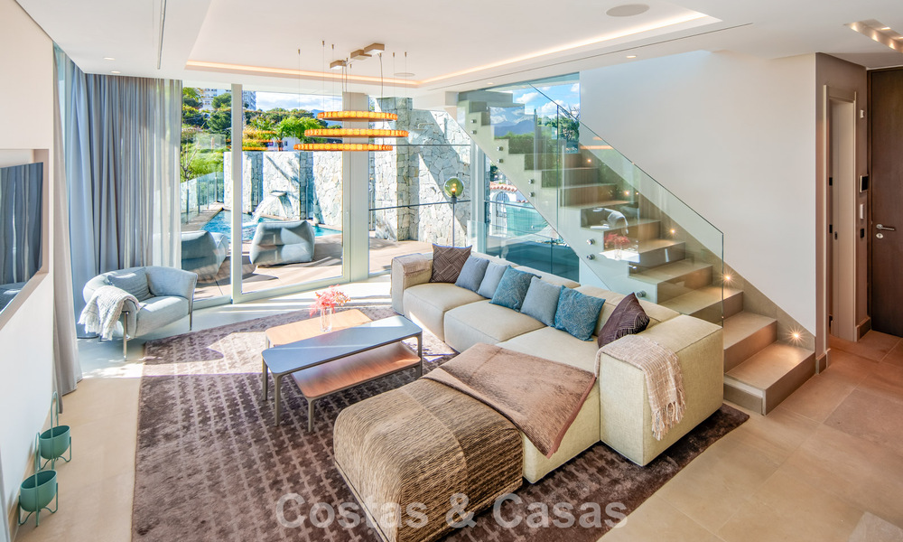 Contemporary luxury villa for sale with panoramic mountain and sea views in Nueva Andalucía, Marbella 800918