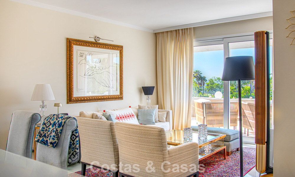 High-end duplex penthouse for sale in a highly sought-after golf complex in Nueva Andalucía, Marbella 800950
