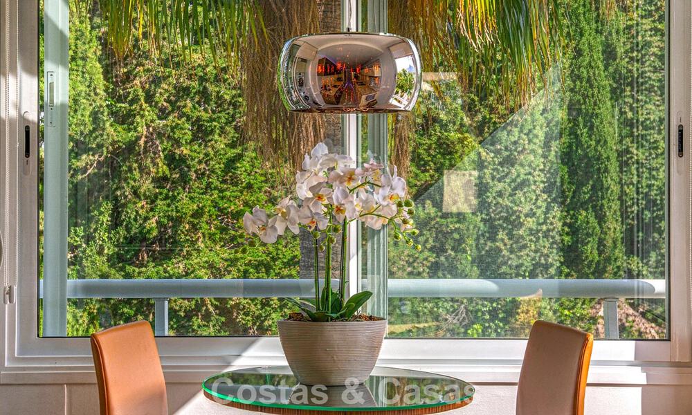 High-end duplex penthouse for sale in a highly sought-after golf complex in Nueva Andalucía, Marbella 800951