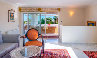 High-end duplex penthouse for sale in a highly sought-after golf complex in Nueva Andalucía, Marbella 800955 