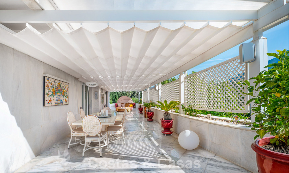 High-end duplex penthouse for sale in a highly sought-after golf complex in Nueva Andalucía, Marbella 800957