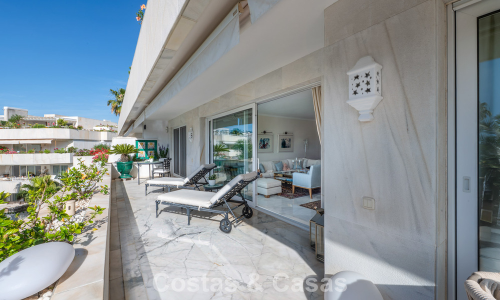 High-end duplex penthouse for sale in a highly sought-after golf complex in Nueva Andalucía, Marbella 800958