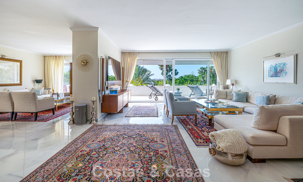 High-end duplex penthouse for sale in a highly sought-after golf complex in Nueva Andalucía, Marbella 800960
