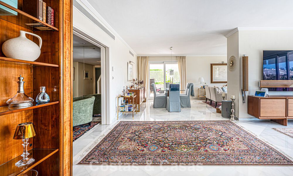 High-end duplex penthouse for sale in a highly sought-after golf complex in Nueva Andalucía, Marbella 800961