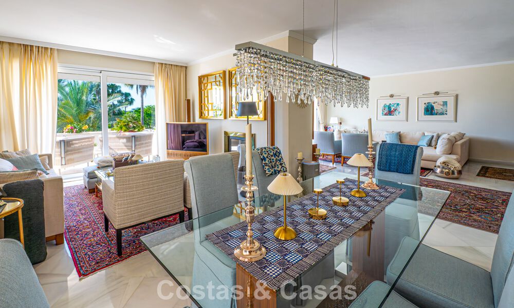 High-end duplex penthouse for sale in a highly sought-after golf complex in Nueva Andalucía, Marbella 800963