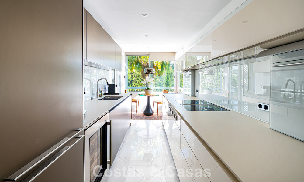 High-end duplex penthouse for sale in a highly sought-after golf complex in Nueva Andalucía, Marbella 800965