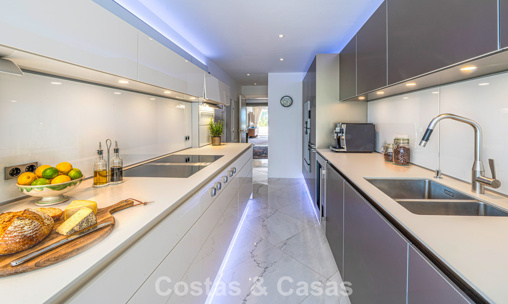 High-end duplex penthouse for sale in a highly sought-after golf complex in Nueva Andalucía, Marbella 800966