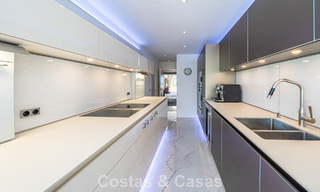 High-end duplex penthouse for sale in a highly sought-after golf complex in Nueva Andalucía, Marbella 800967 