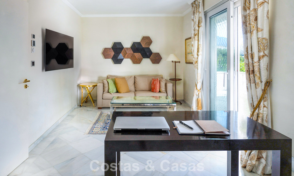 High-end duplex penthouse for sale in a highly sought-after golf complex in Nueva Andalucía, Marbella 800970