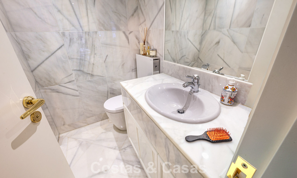 High-end duplex penthouse for sale in a highly sought-after golf complex in Nueva Andalucía, Marbella 800971
