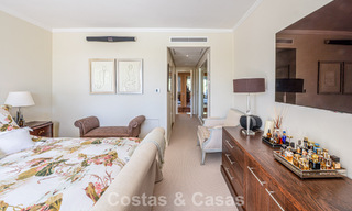 High-end duplex penthouse for sale in a highly sought-after golf complex in Nueva Andalucía, Marbella 800973 