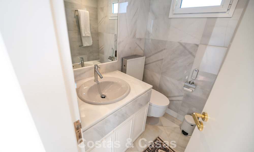High-end duplex penthouse for sale in a highly sought-after golf complex in Nueva Andalucía, Marbella 800984