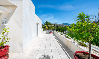 High-end duplex penthouse for sale in a highly sought-after golf complex in Nueva Andalucía, Marbella 800985 