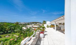 High-end duplex penthouse for sale in a highly sought-after golf complex in Nueva Andalucía, Marbella 800986 