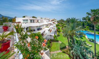 High-end duplex penthouse for sale in a highly sought-after golf complex in Nueva Andalucía, Marbella 800988 