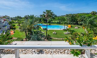 High-end duplex penthouse for sale in a highly sought-after golf complex in Nueva Andalucía, Marbella 800989 