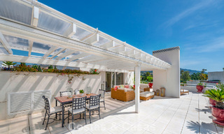 High-end duplex penthouse for sale in a highly sought-after golf complex in Nueva Andalucía, Marbella 800991 