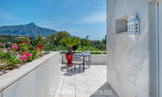 High-end duplex penthouse for sale in a highly sought-after golf complex in Nueva Andalucía, Marbella 800999 
