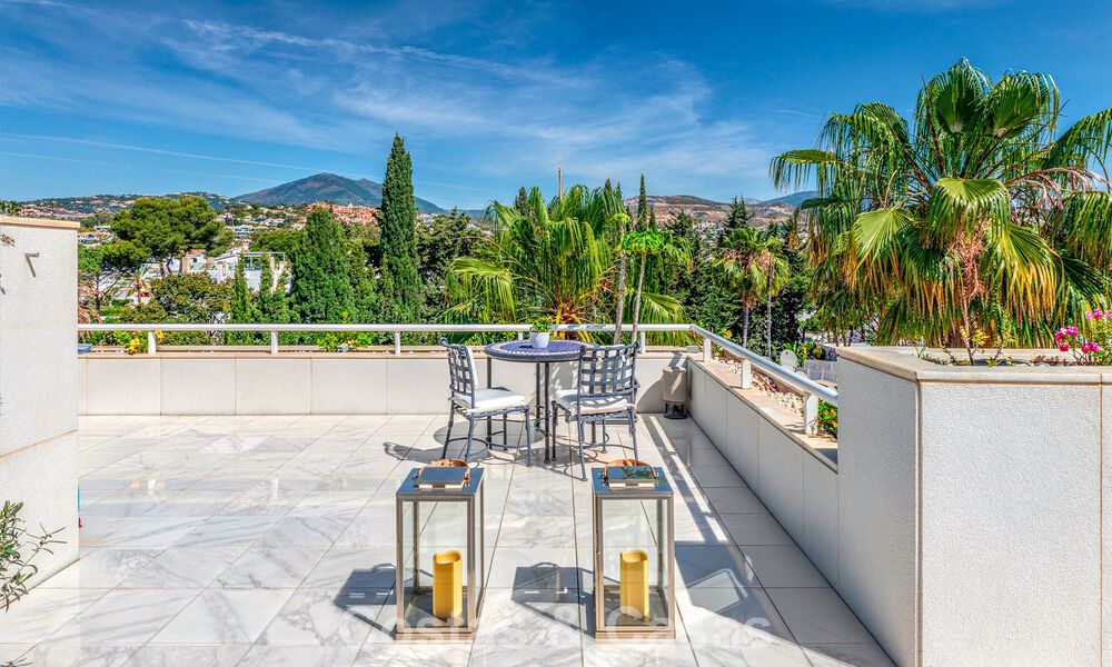 High-end duplex penthouse for sale in a highly sought-after golf complex in Nueva Andalucía, Marbella 801000