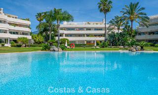 High-end duplex penthouse for sale in a highly sought-after golf complex in Nueva Andalucía, Marbella 801008 